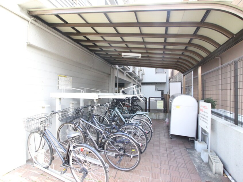 駐輪場 カサ・デ・ソーラ白川