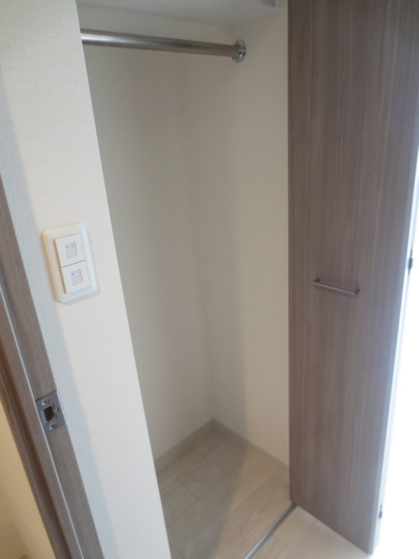 収納 ﾌﾟﾚｻﾝｽ松屋町駅前(202)