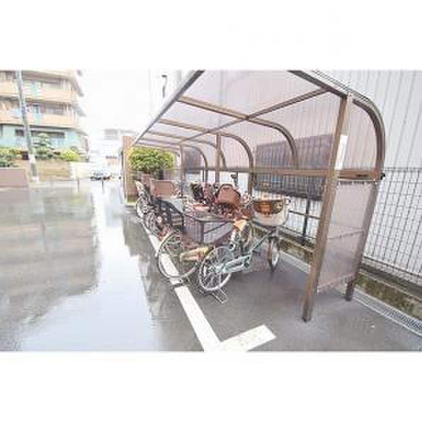 駐輪場 ハーヴィス・カエロン