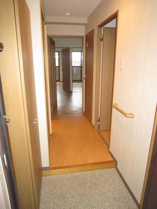 玄関 ハーヴィス・カエロン