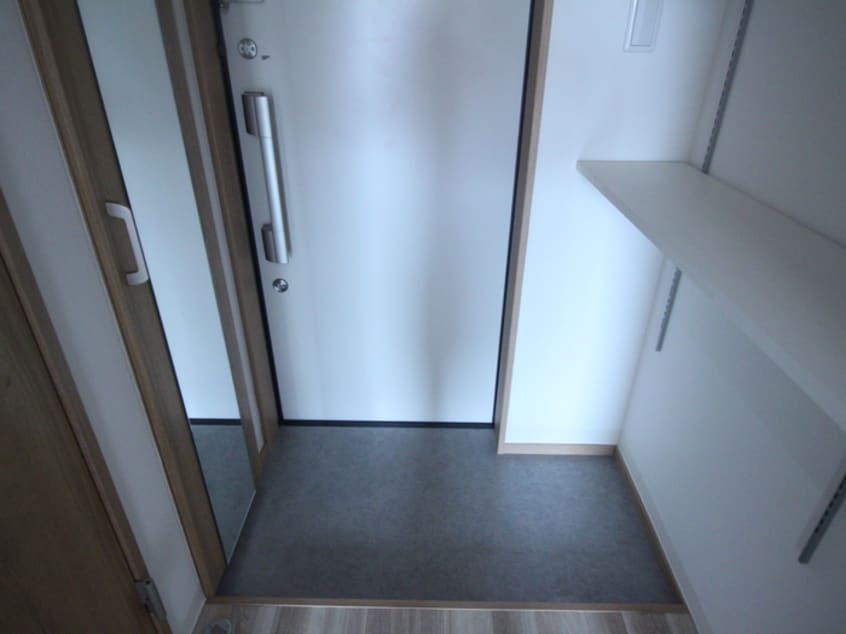 玄関 ステラウッド大県