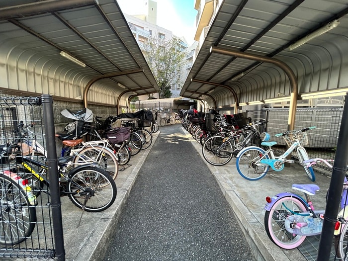 駐輪場 レスカ－ラ緑地公園