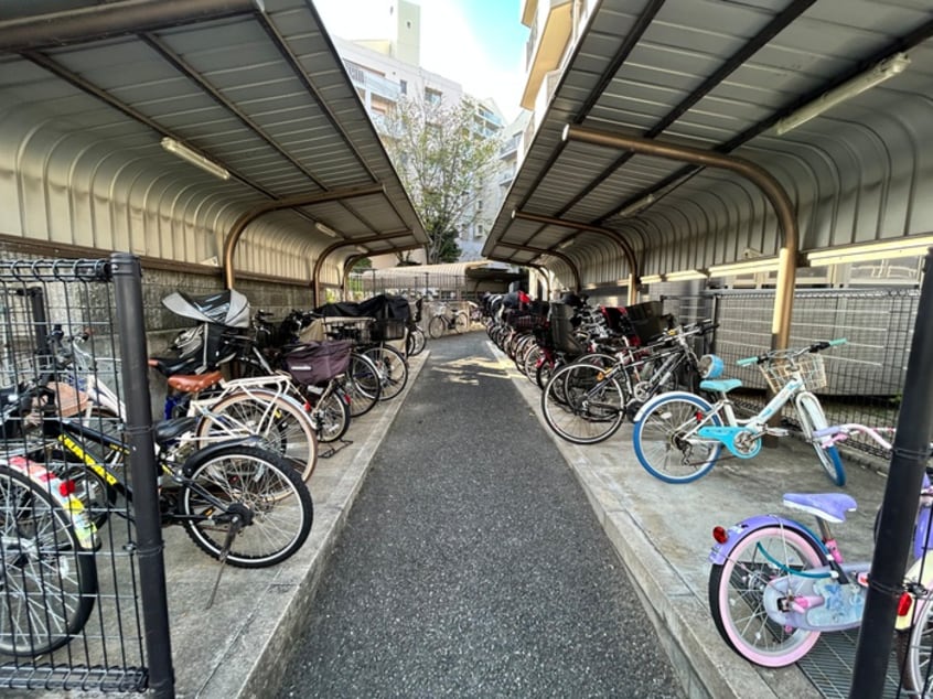 駐輪場 レスカ－ラ緑地公園