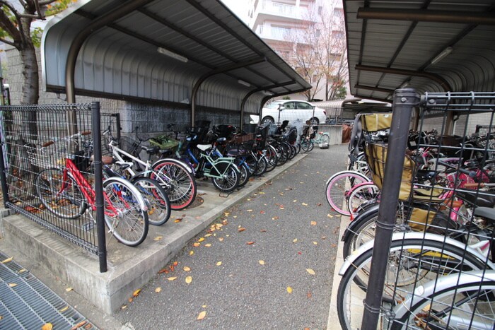 駐輪場 レスカ－ラ緑地公園