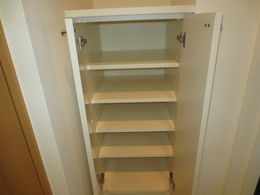 靴箱 ｴｽｶ-ｻ阿倍野ﾊﾟ-ｸﾋﾞｭ-(1002)