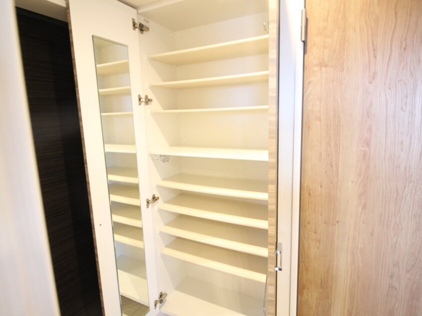 靴箱 sawarabi park house