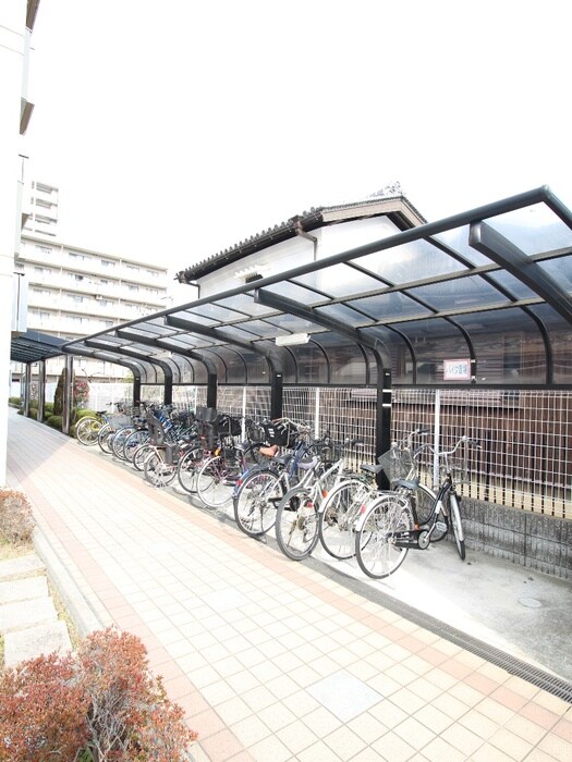 駐輪場 カルム小西