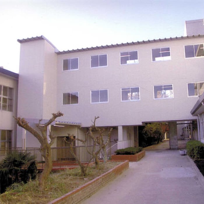 山手中学校(中学校/中等教育学校)まで160m 芦屋山手マンションＣ棟
