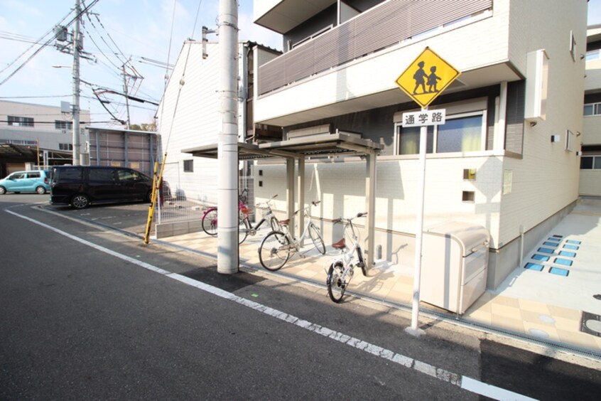 駐輪場 FmaisonLOREⅥ番館