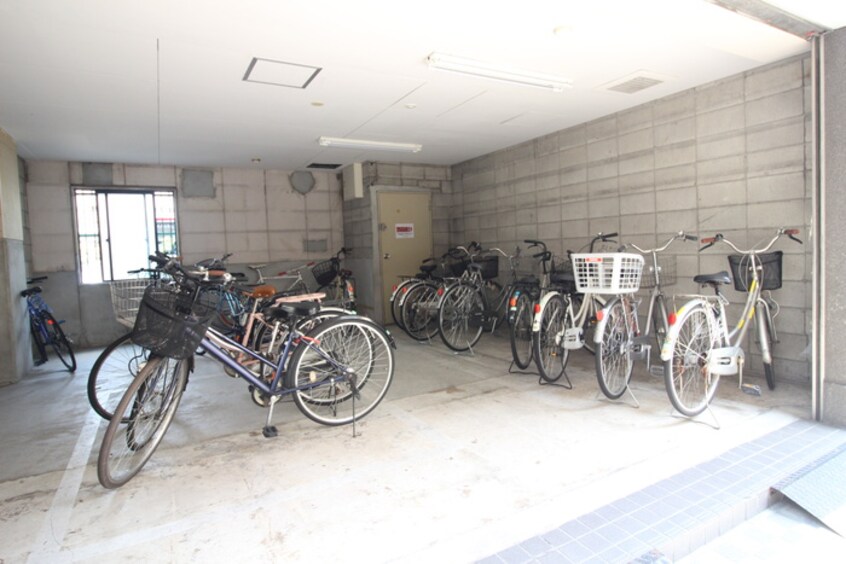 駐輪場 スリーデイズ新大阪