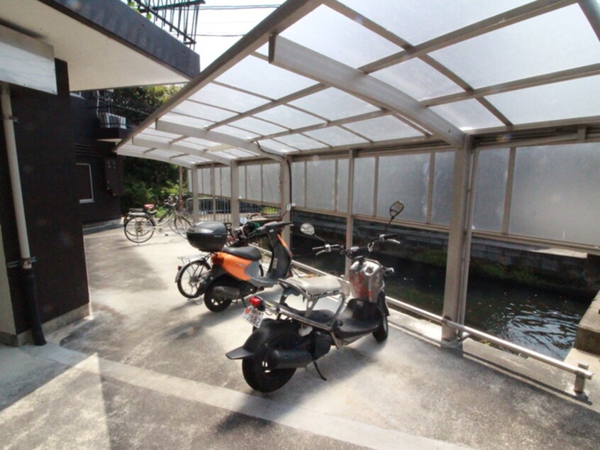 駐輪場 シャトル松尾