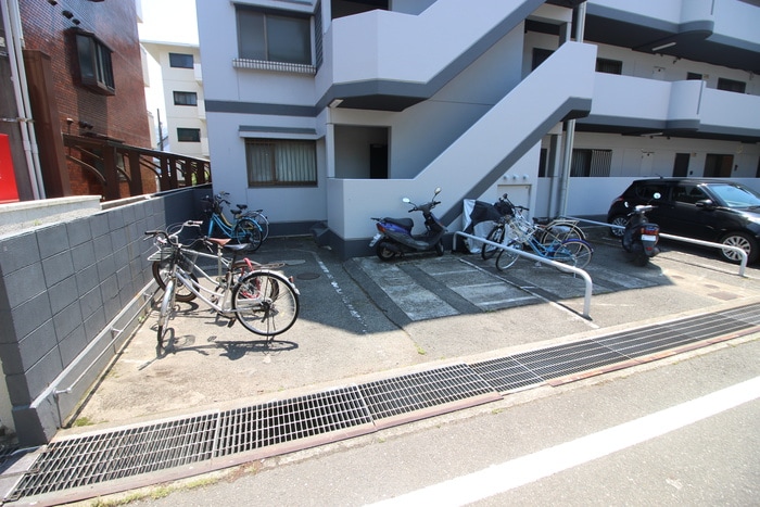 バイク置き場 万代マンションⅠ