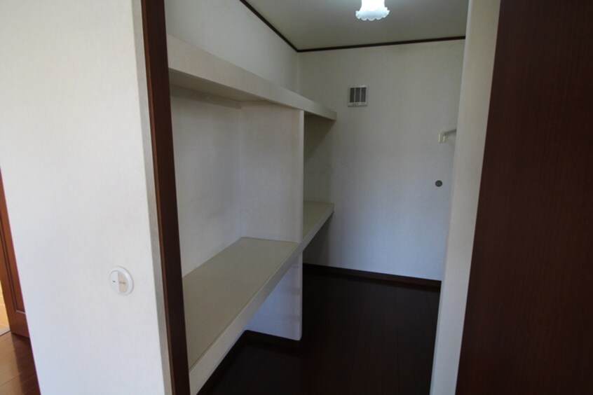 収納 彩都あさぎ6丁目戸建