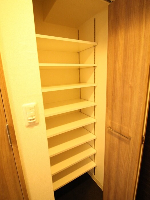 靴箱 ﾌﾟﾚｻﾝｽ梅田北ﾃﾞｨｱ(602)