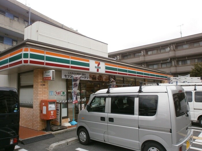 セブンイレブン伊加賀南町店(コンビニ)まで520m クレドールK