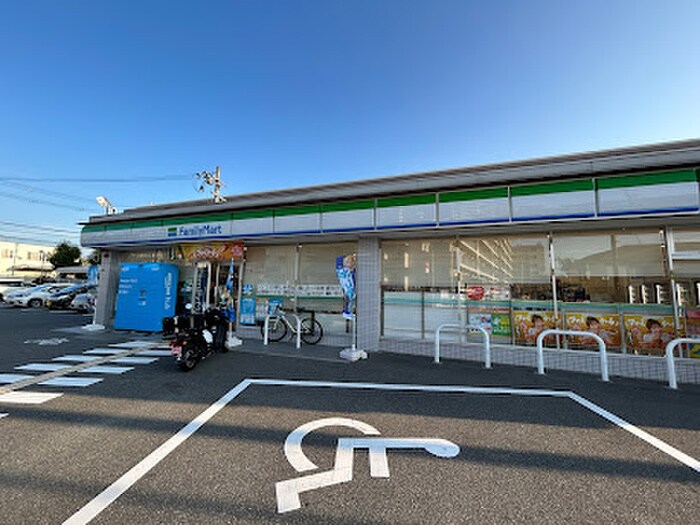 ファミリーマート 高槻古曽部店(コンビニ)まで600m 土井貸家