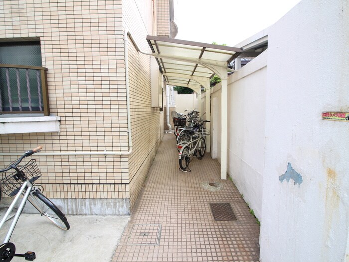 バイク置き場 メゾン浜甲子園