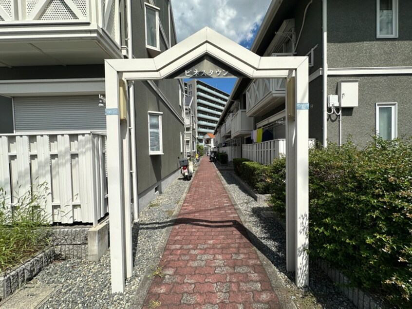 エントランス部分 ﾋﾟﾈｽﾀｳﾝA棟