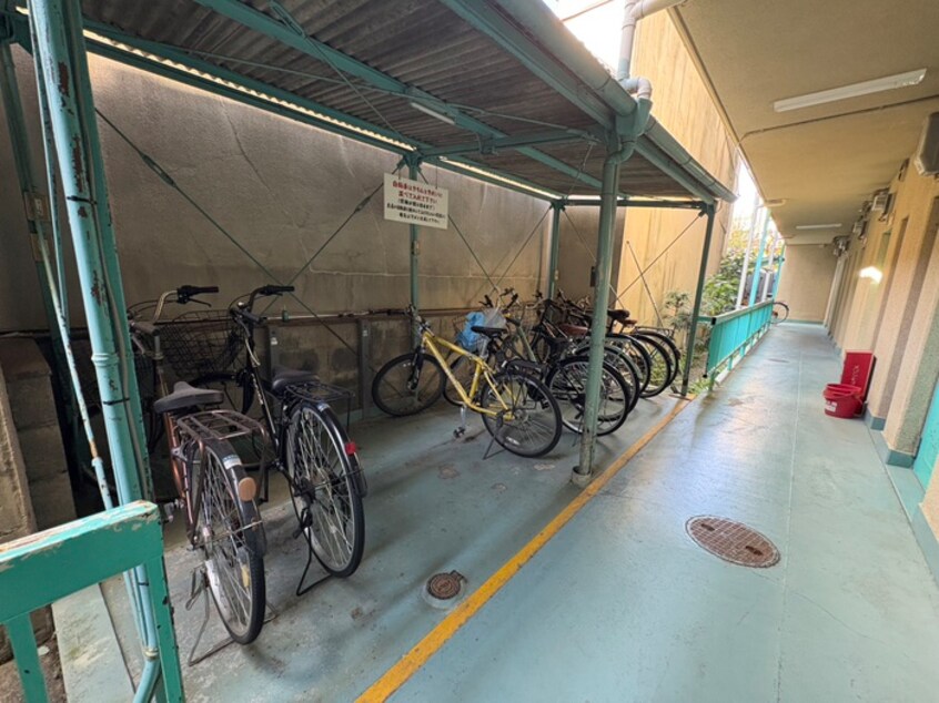 駐輪場 メゾンモナミ