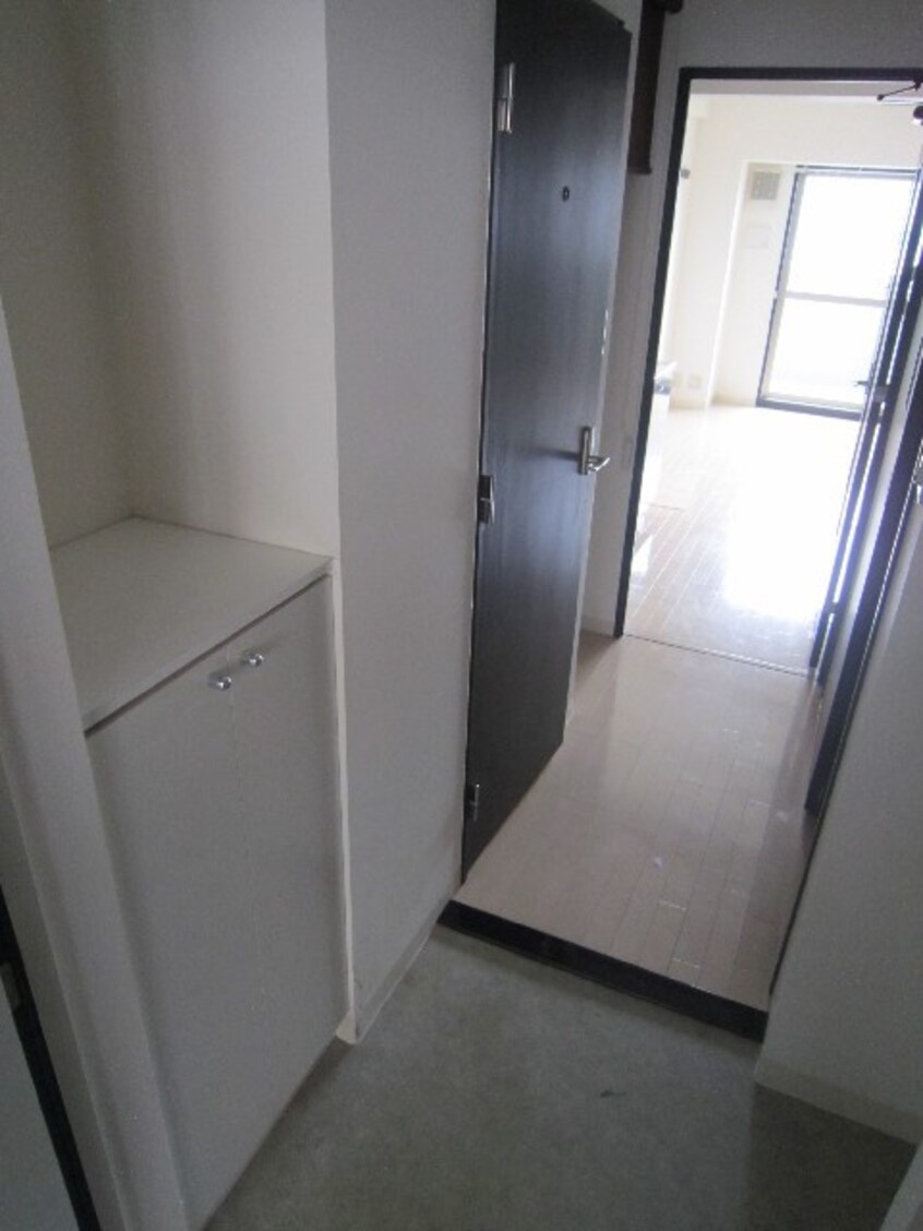 玄関 ウィスタリア新北野