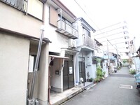 川西市栄町２－１６テラス