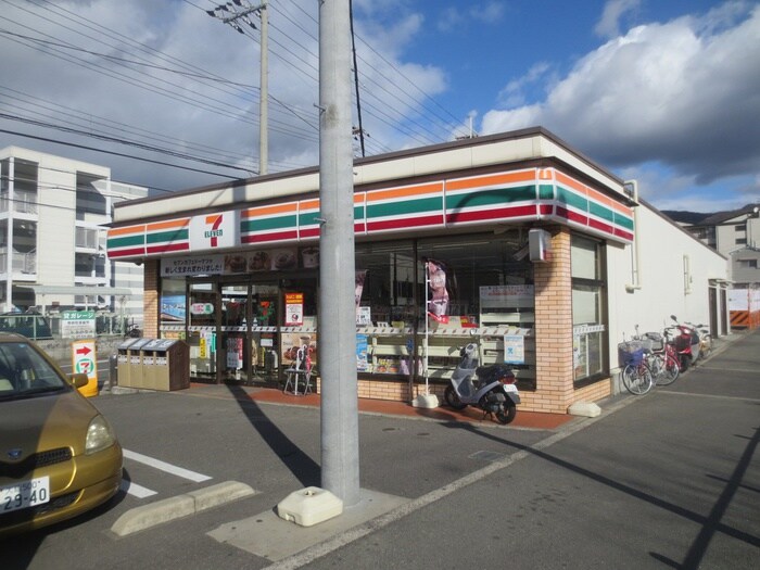 セブンイレブン東大阪下六万寺店(コンビニ)まで900m 池島町西田様邸貸家