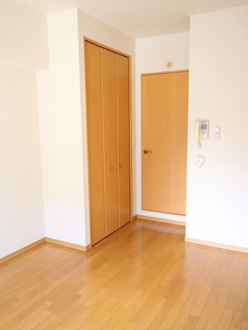 居室 モノロカ－レ江坂