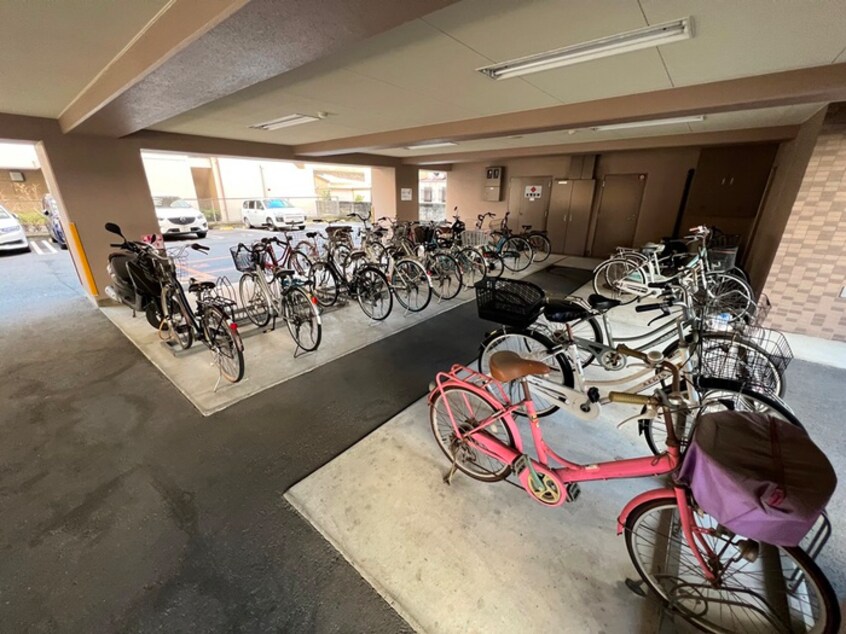 駐輪場 モノロカ－レ江坂