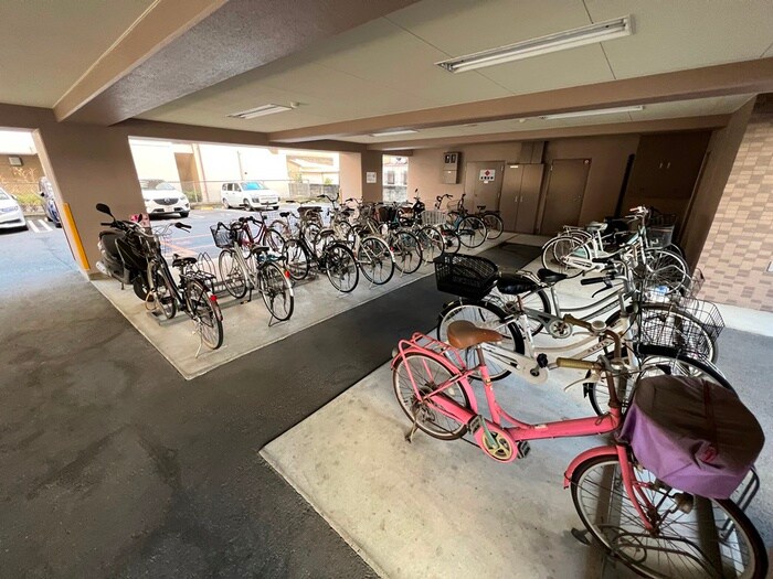 駐輪場 モノロカ－レ江坂