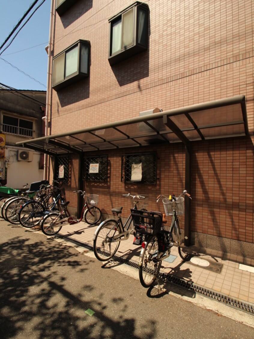 駐輪場 セレブリム