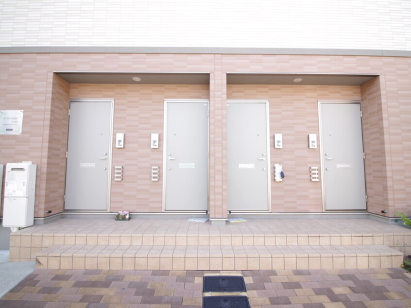 エントランス部分 コーポラス若草EAST