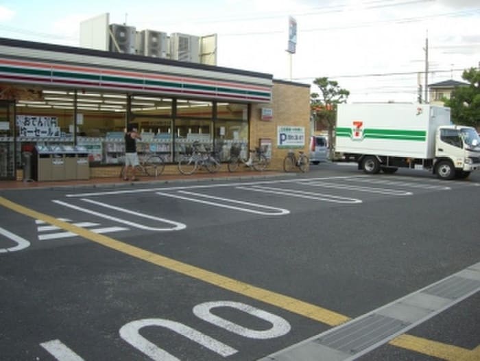 セブンイレブン(コンビニ)まで190m コーポラス若草EAST