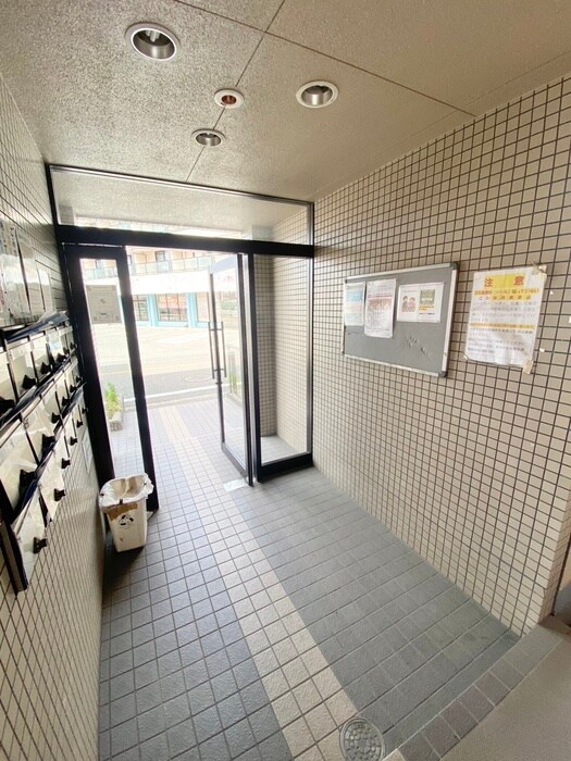 エントランス部分 ルミエールマゴジⅢ