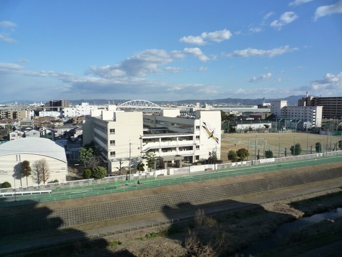 天王中学校(中学校/中等教育学校)まで800m エスポワール南茨木