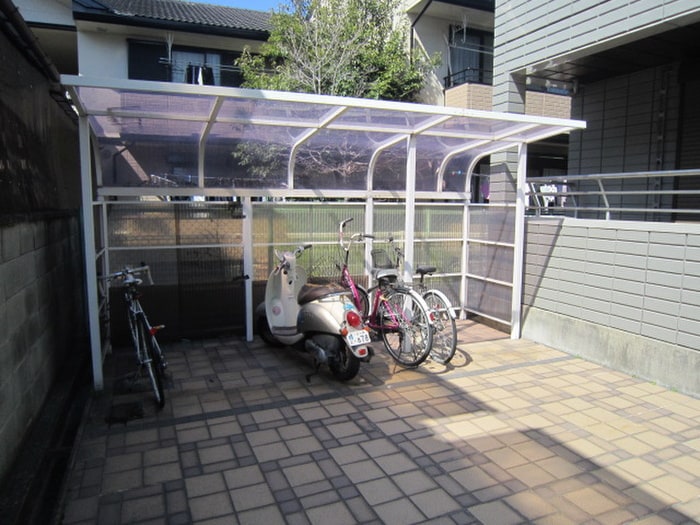 駐輪場 マローネ功信