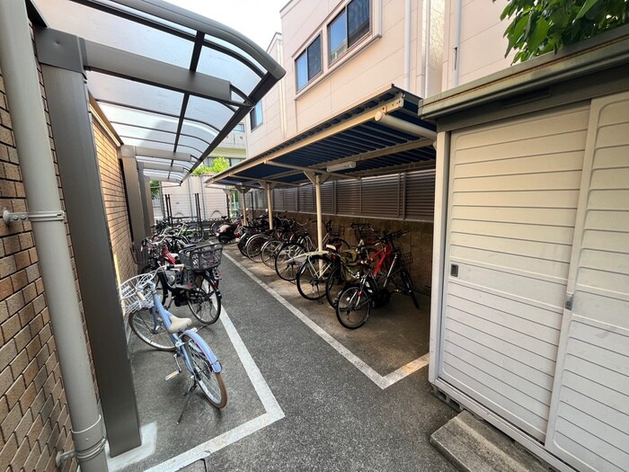 駐輪場 グランソレイユ