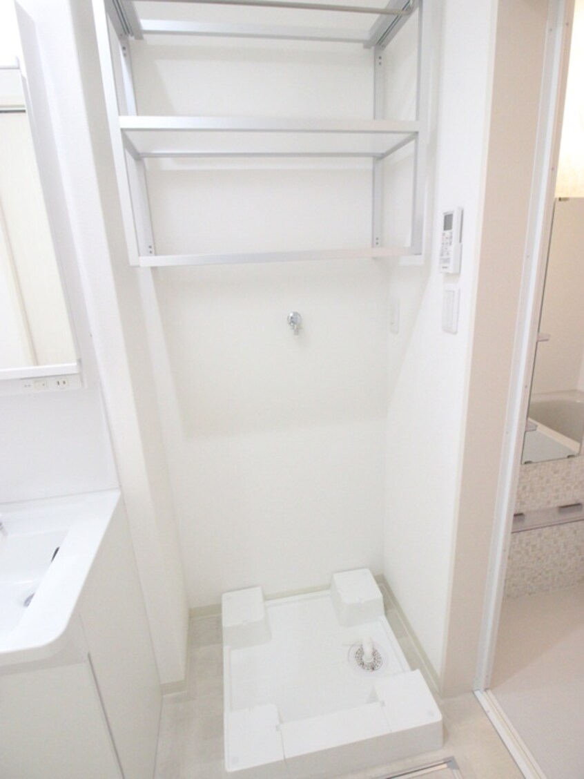 洗濯機置場 ﾌｫﾚｽﾄｸﾘｴｵｰﾚ上島町弐番館