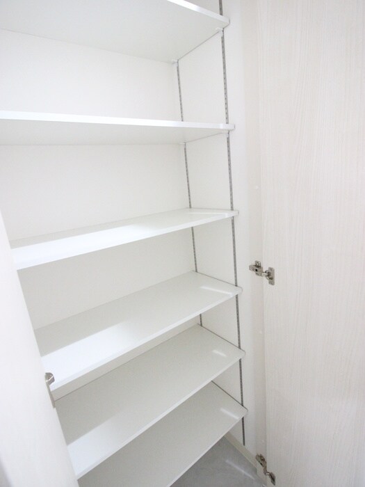 靴箱 ﾌｫﾚｽﾄｸﾘｴｵｰﾚ上島町弐番館