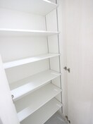 靴箱 ﾌｫﾚｽﾄｸﾘｴｵｰﾚ上島町弐番館