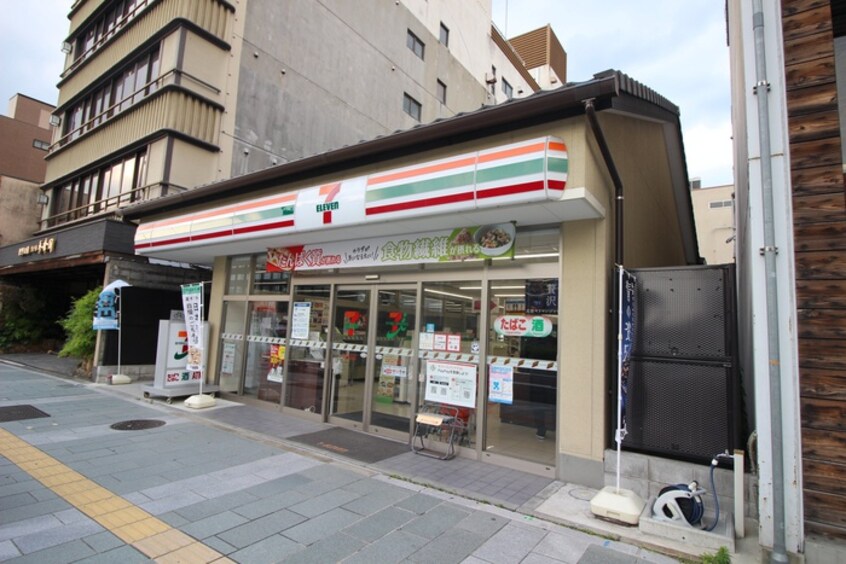 セブンイレブン 東山五条店(コンビニ)まで90m ﾌﾟﾚｻﾝｽ京都五条大橋ﾚｼﾞｪﾝﾄﾞ(301)