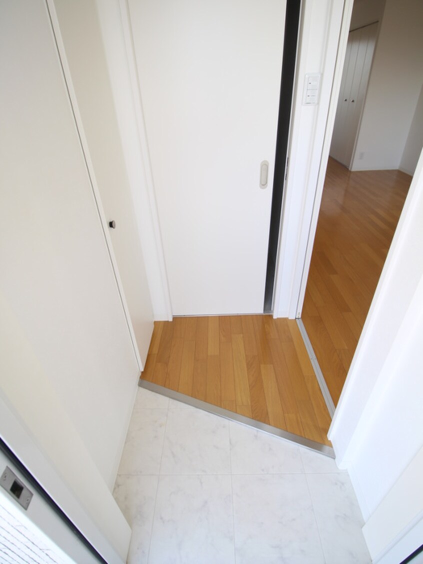 玄関 ＹＯＳＯＺＡＥＭＯＮ