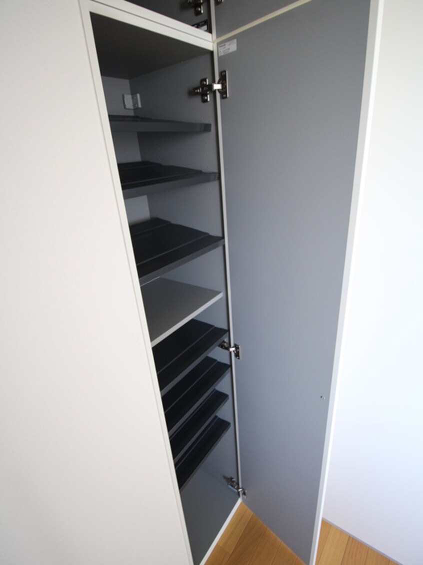 靴箱 ＹＯＳＯＺＡＥＭＯＮ