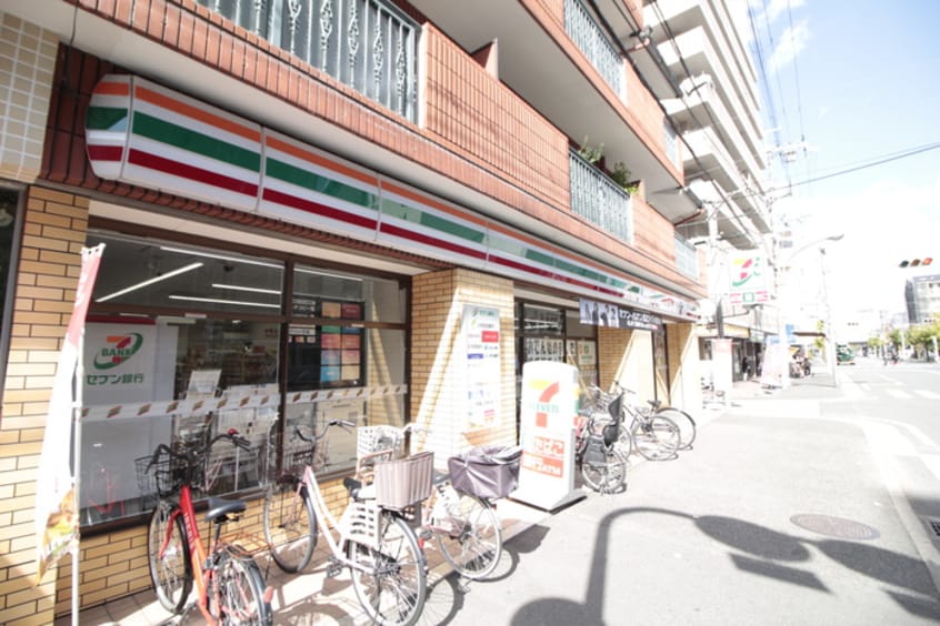 セブンイレブン(コンビニ)まで130m ロータスコートⅣ