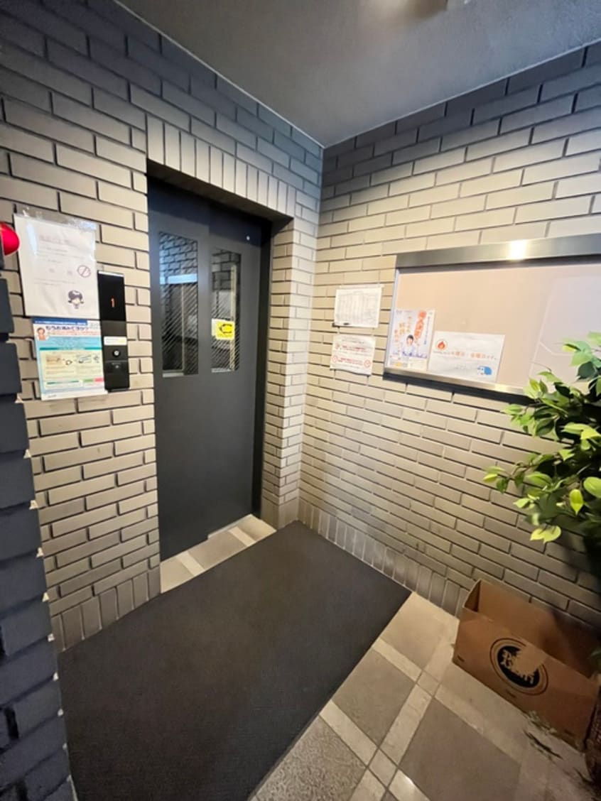 エントランス部分 エスタシオン　シバタ