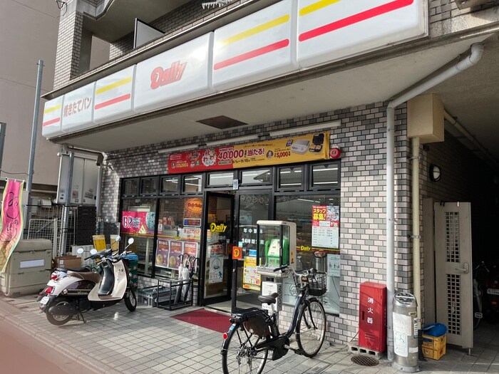 デイリーヤマザキ(コンビニ)まで0m エスタシオン　シバタ