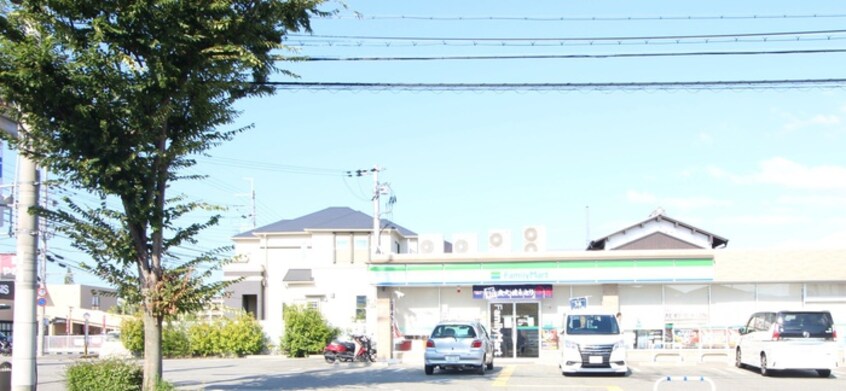 ファミリーマート(コンビニ)まで500m コンモベドール