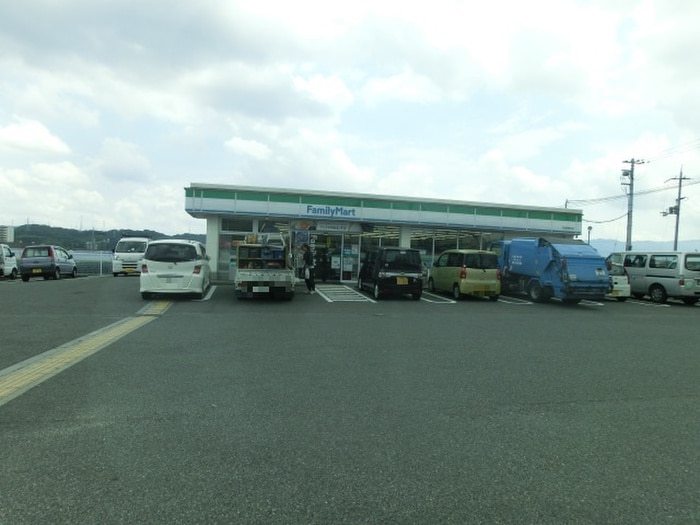 ファミリーマート　羽曳野誉田店(コンビニ)まで1100m アンバ－