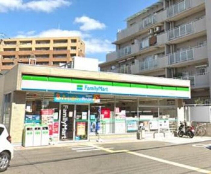 ファミリーマート吹田長野西店(コンビニ)まで144m グローリウス長野