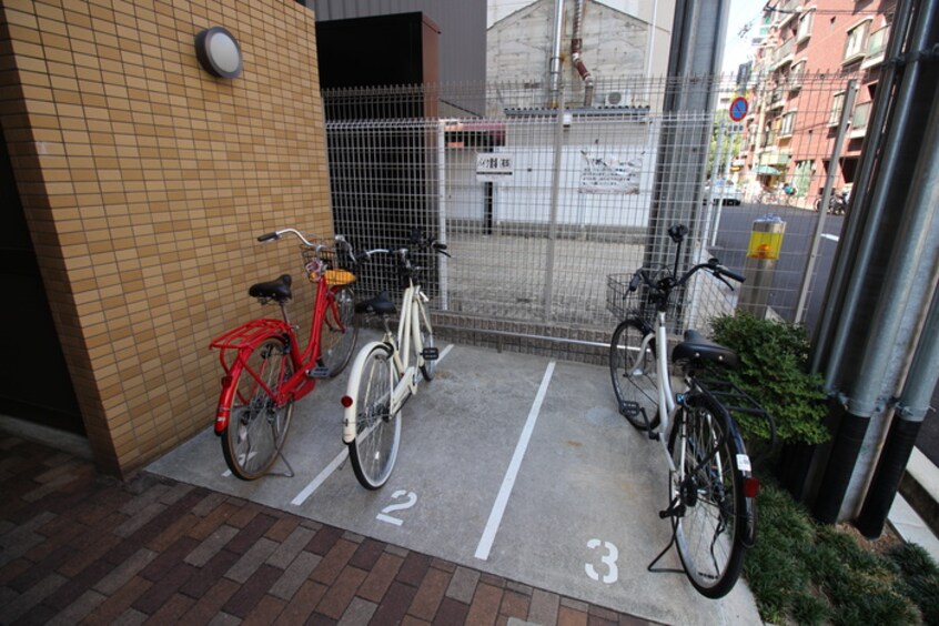 バイク置き場 トモ南堀江