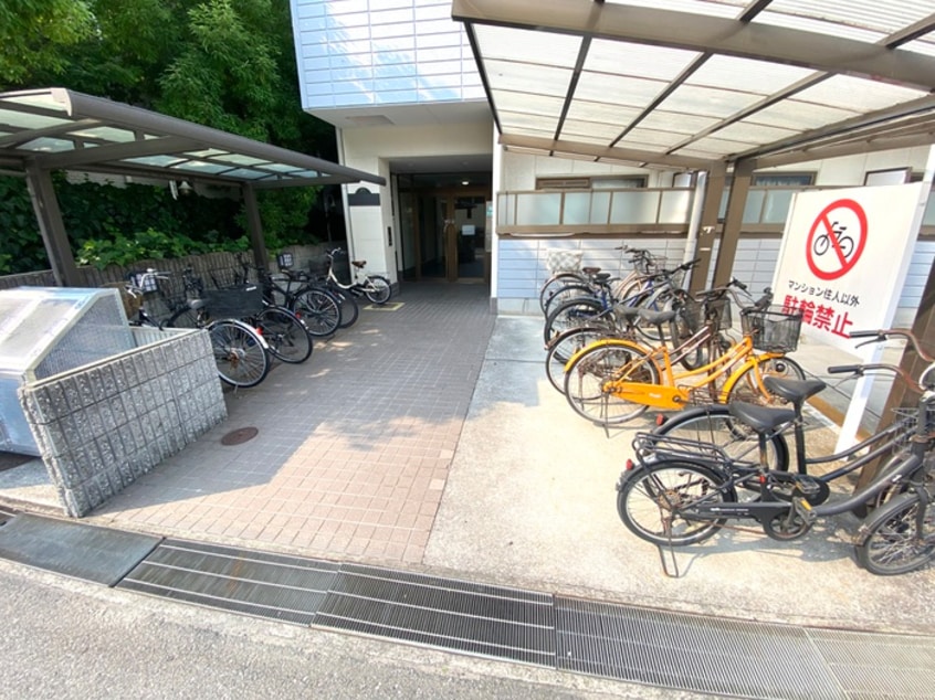 駐輪場 Wistaria　クレハ